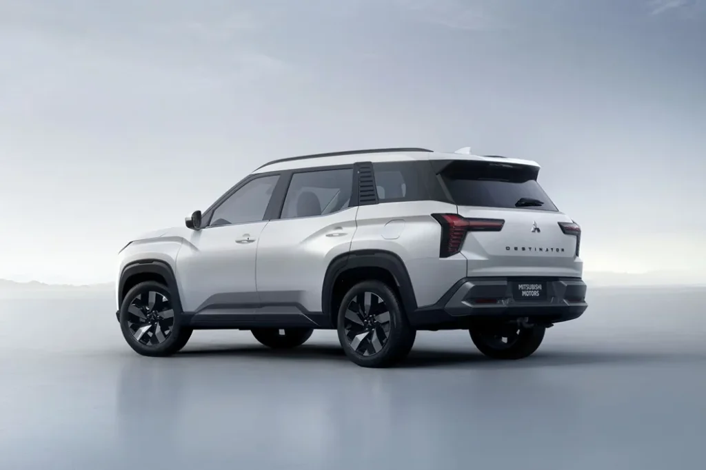 Mitsubishi Destinator và cú phản biện với thế giới review xe cảm tính